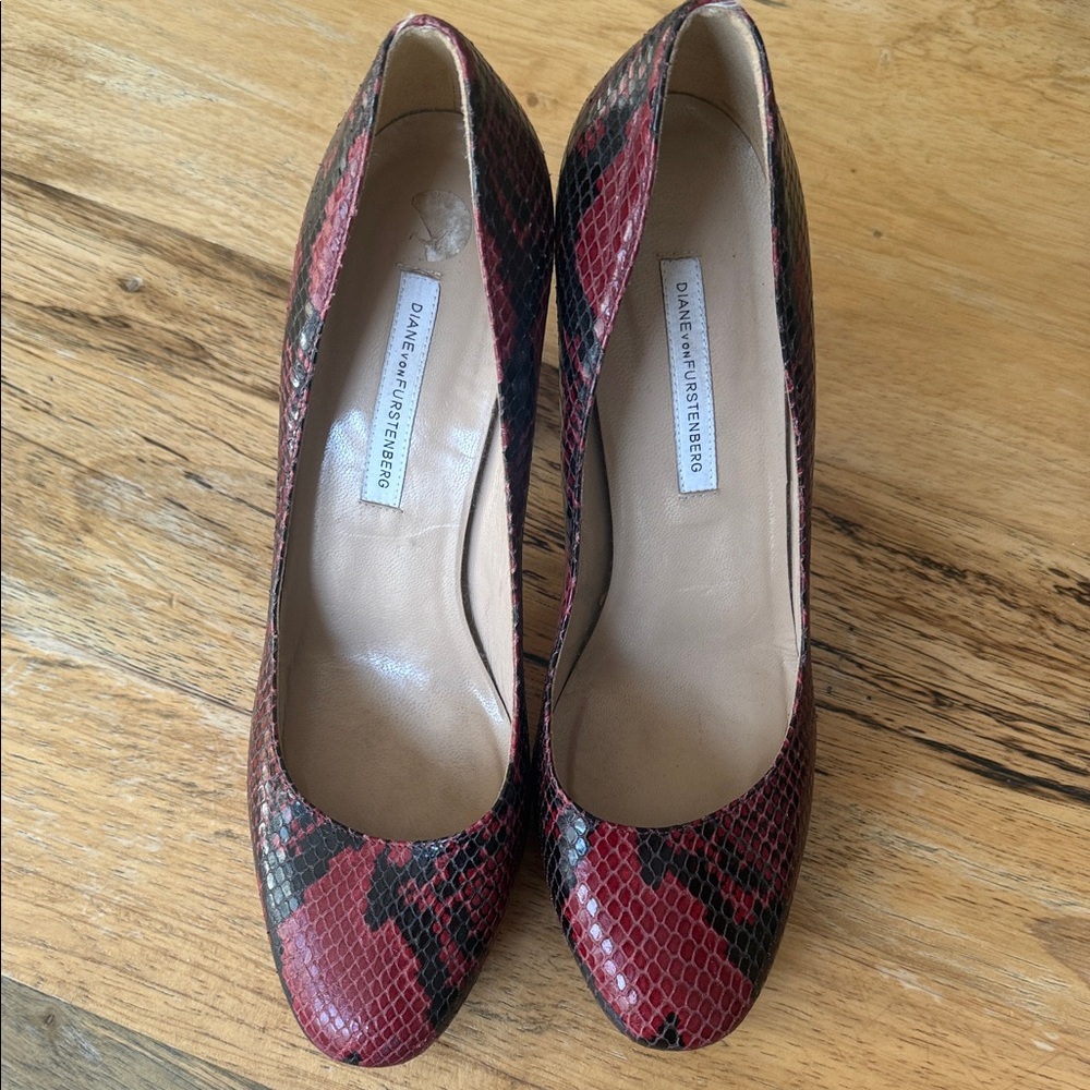 Diane Von Furstenberg Red and Black Snake-Print Leather Pumps